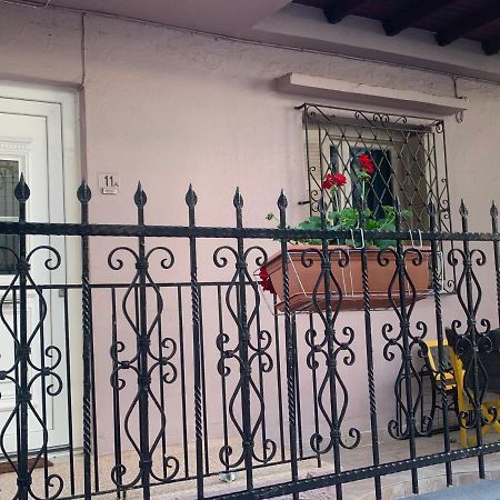 Lovely Place With Veranda Apartment Larissa Exterior foto