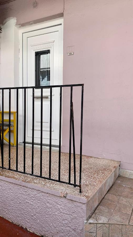 Lovely Place With Veranda Apartment Larissa Exterior foto